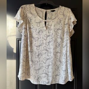 Torrid White & Black Bow Print Blouse Size 0